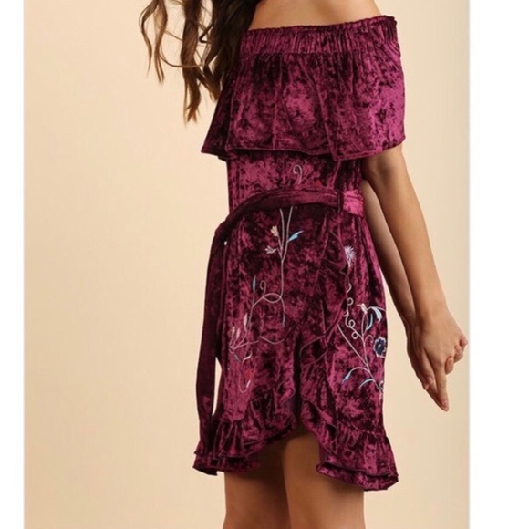 Burgundy velvet ruffle dress - Picture 2 of 3